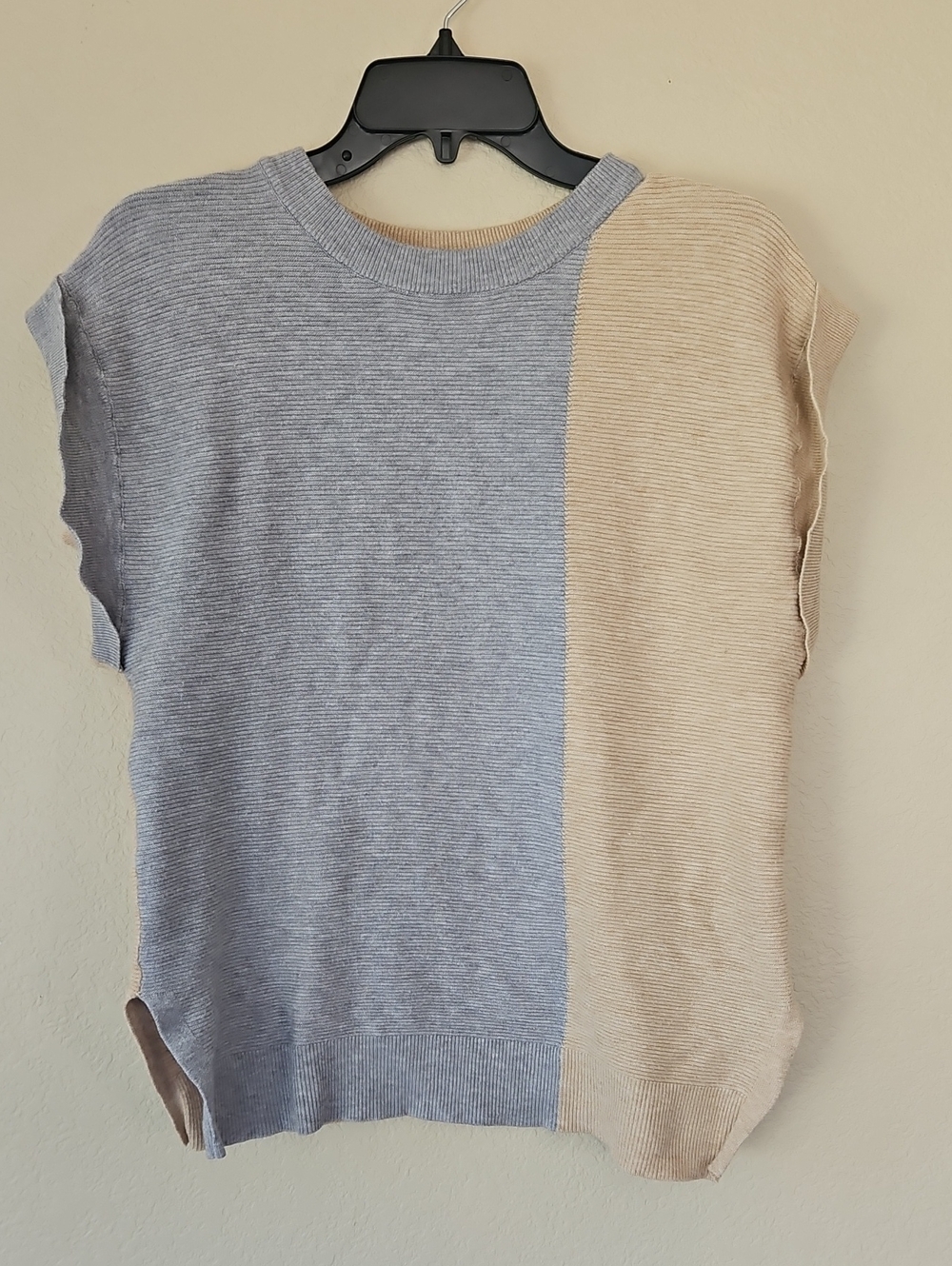 Cara Santana X Nine West Sleeveless Two-Tone Knit Top - Gray & Beige